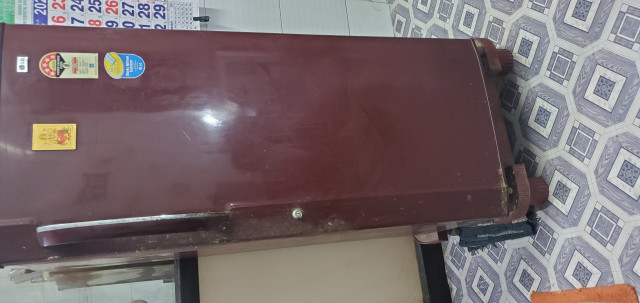 Used LG 235  liter refrigerator for sale