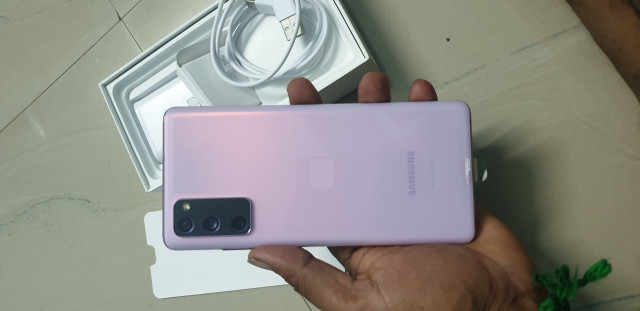 SAMSUNG S20 FE 5G. 8/256 . COULD  LAVENDER 