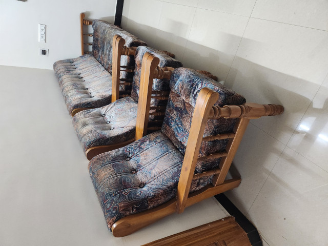 5 seated wooden sofa