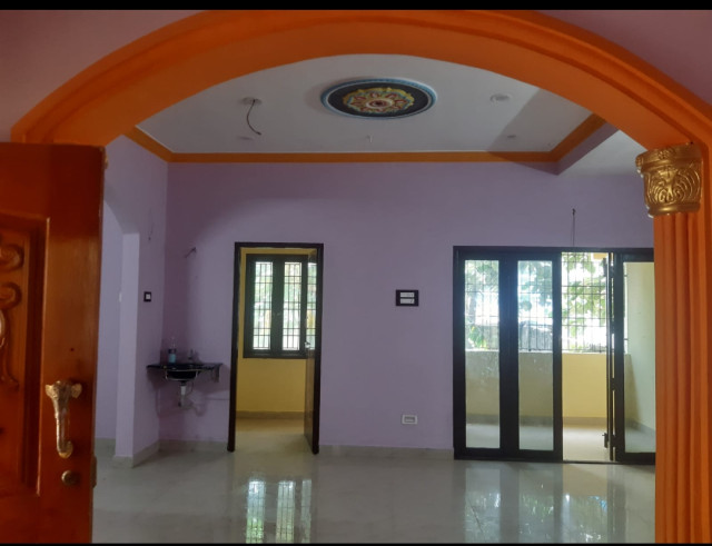 Independent Dublex house with land for sale near kunrathur, located at kunrathur to sriperumputhur main road 