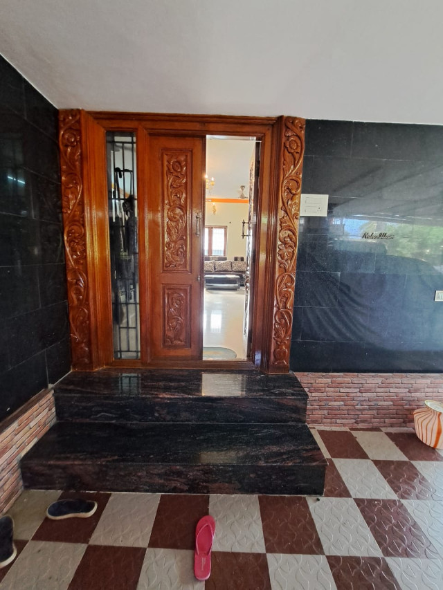 Ready to occupy .. individual compound villa with ups, CCTV also with furniture,  1 bed room+ huge hall+ 2 toilets, shaded sit out, garden, shaded terrace, car parking and 24 hours drinking water +etc