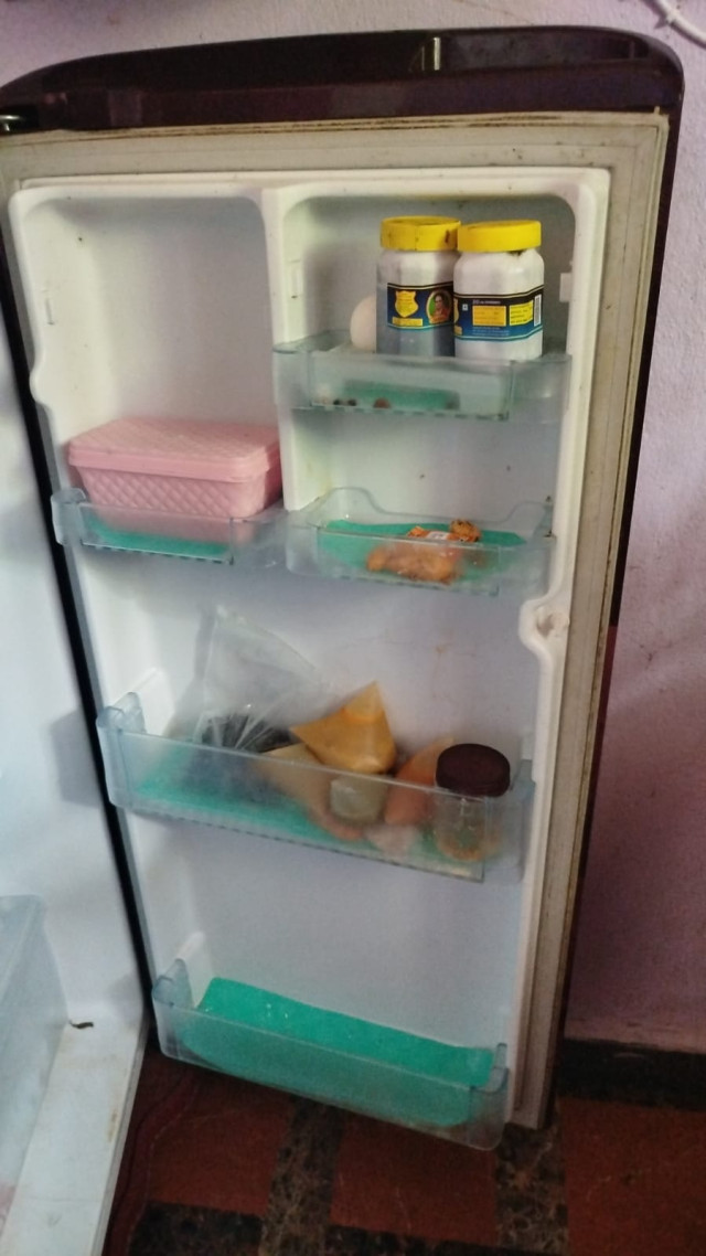 Lg single door fridge for sale, good working condition 
