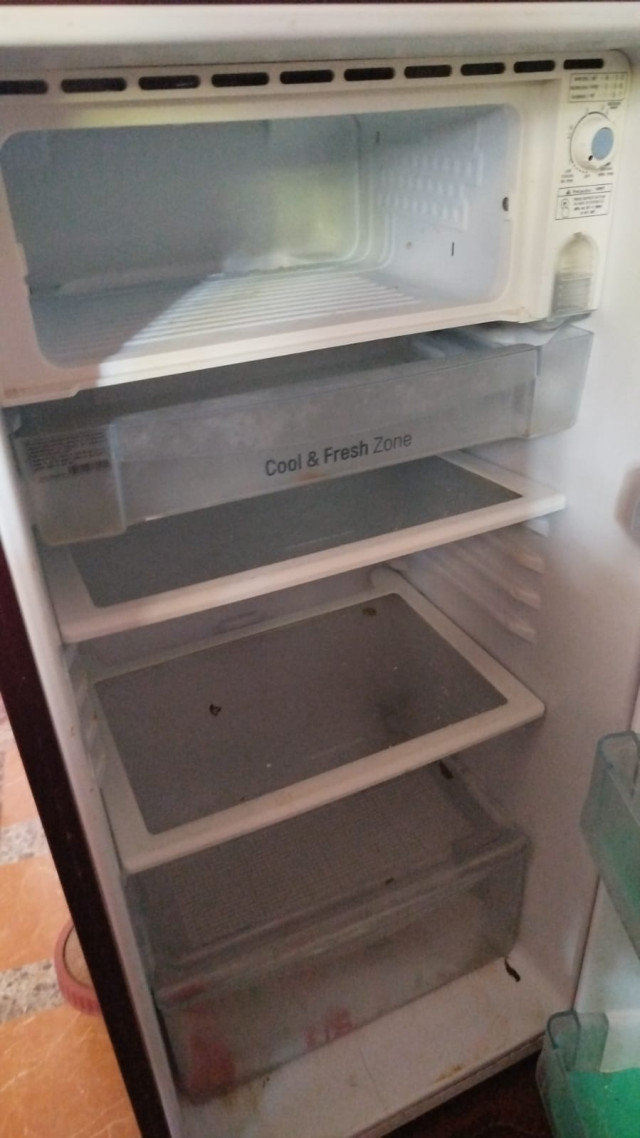 Lg single door fridge for sale, good working condition 