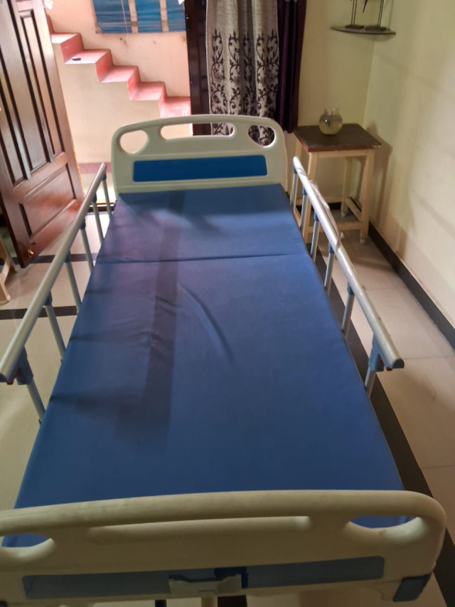 Hydraulic PATIENT BED , NEW