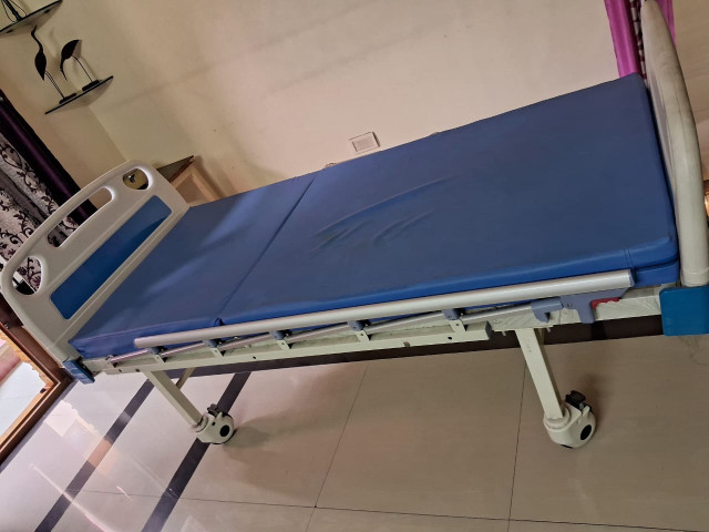 Hydraulic PATIENT BED , NEW